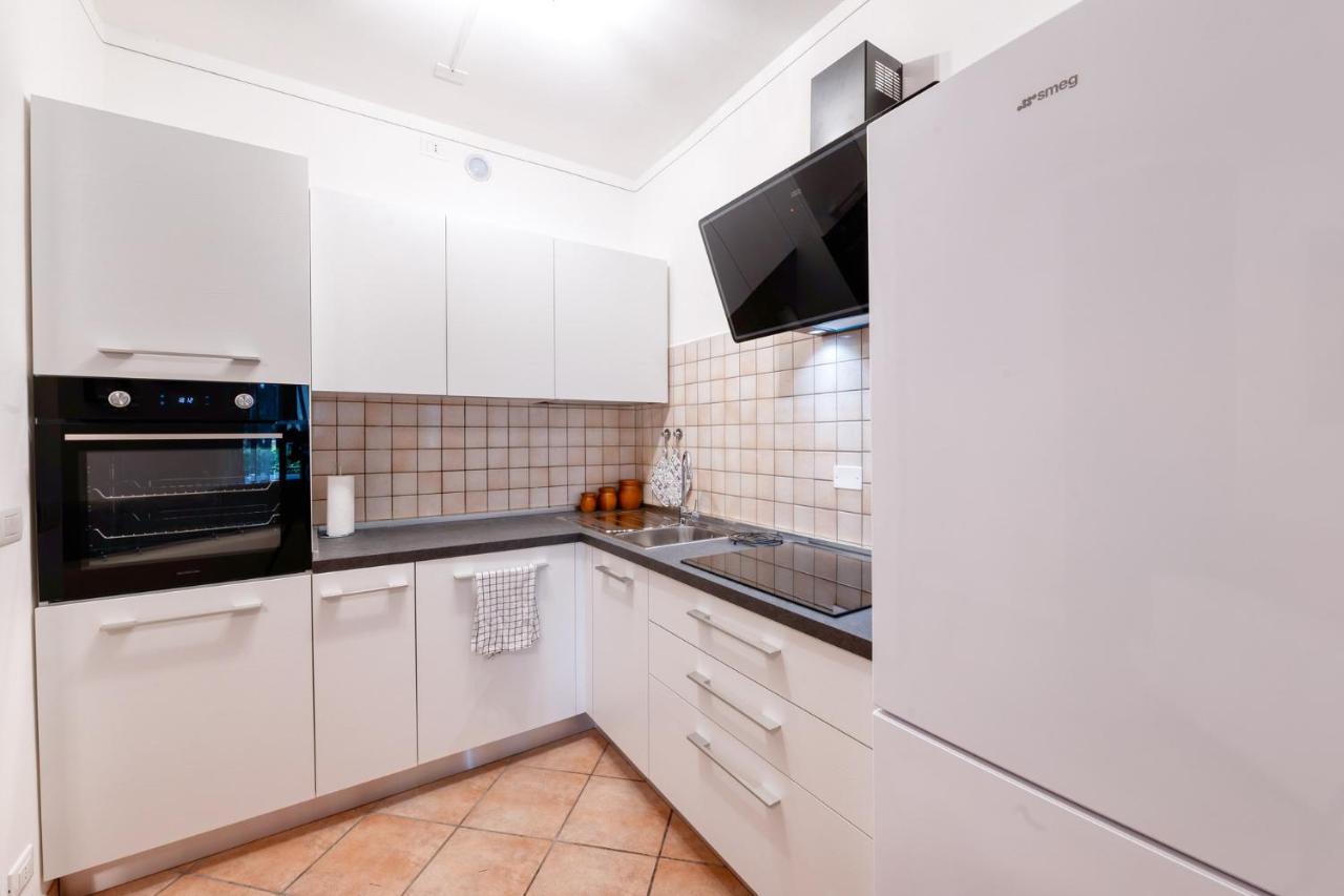 Wolf House - Peschiera Holiday - Jacuzzi Privata بسكييرا ديل غاردا المظهر الخارجي الصورة
