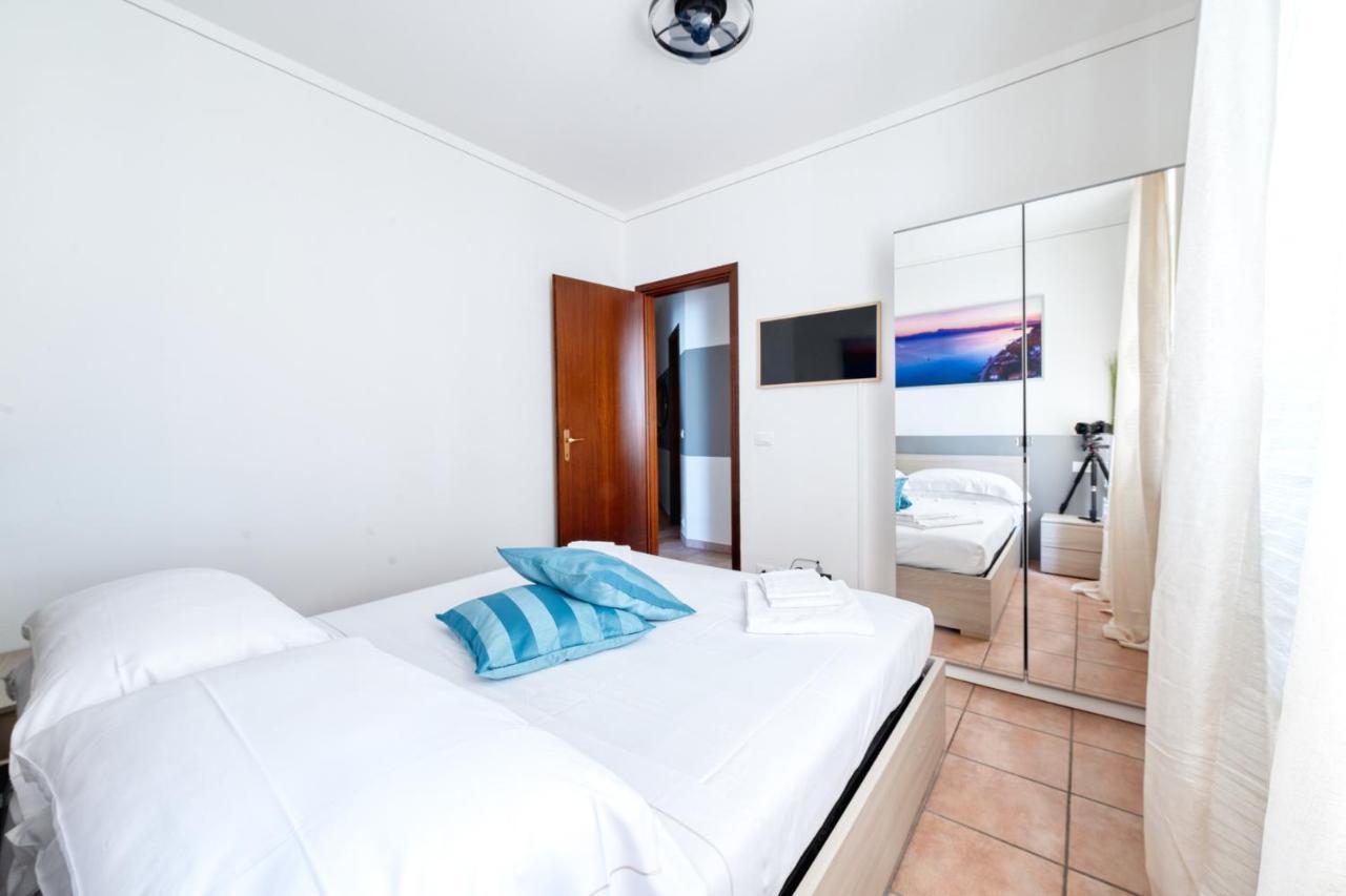 Wolf House - Peschiera Holiday - Jacuzzi Privata بسكييرا ديل غاردا المظهر الخارجي الصورة