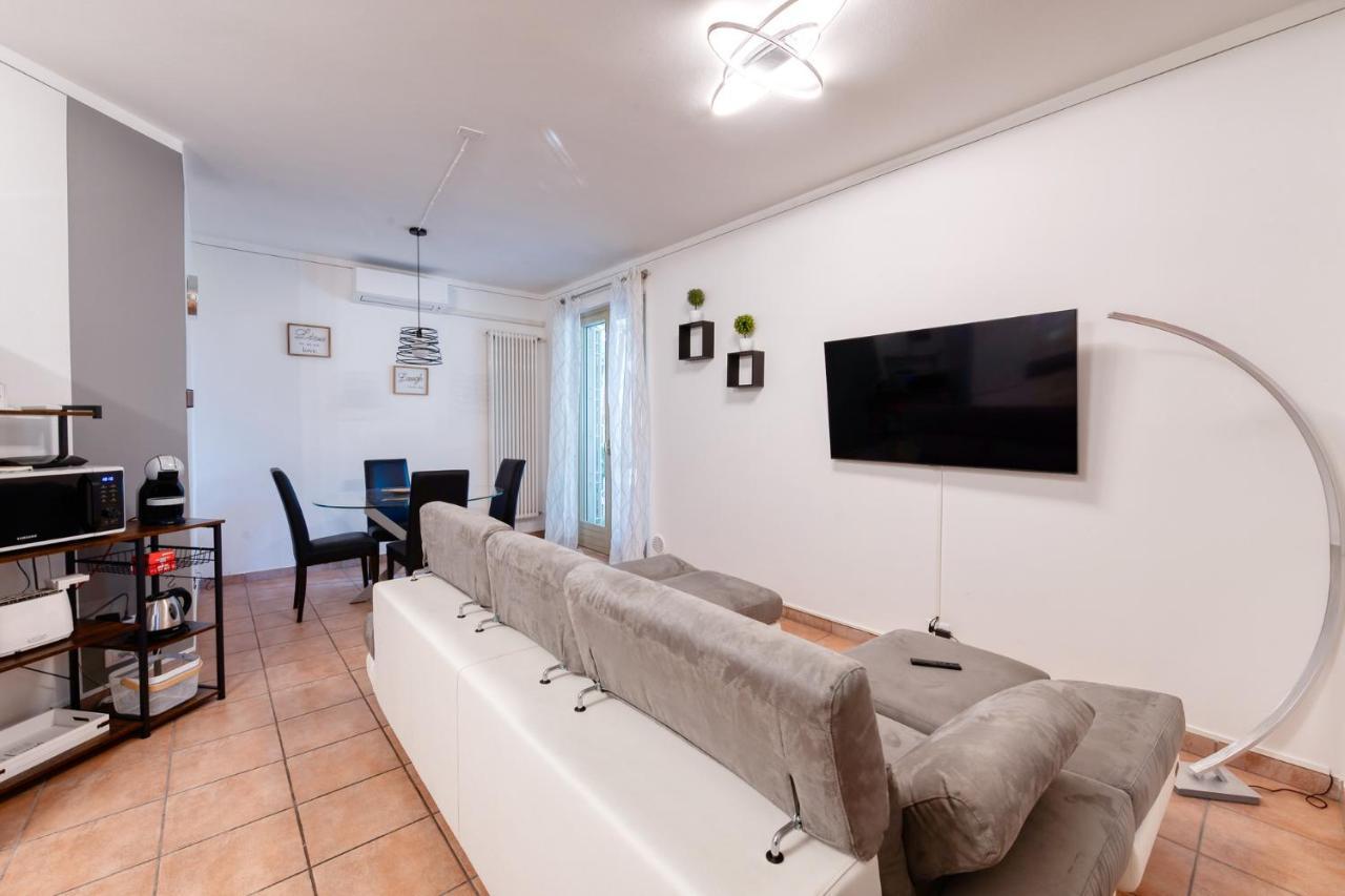 Wolf House - Peschiera Holiday - Jacuzzi Privata بسكييرا ديل غاردا المظهر الخارجي الصورة