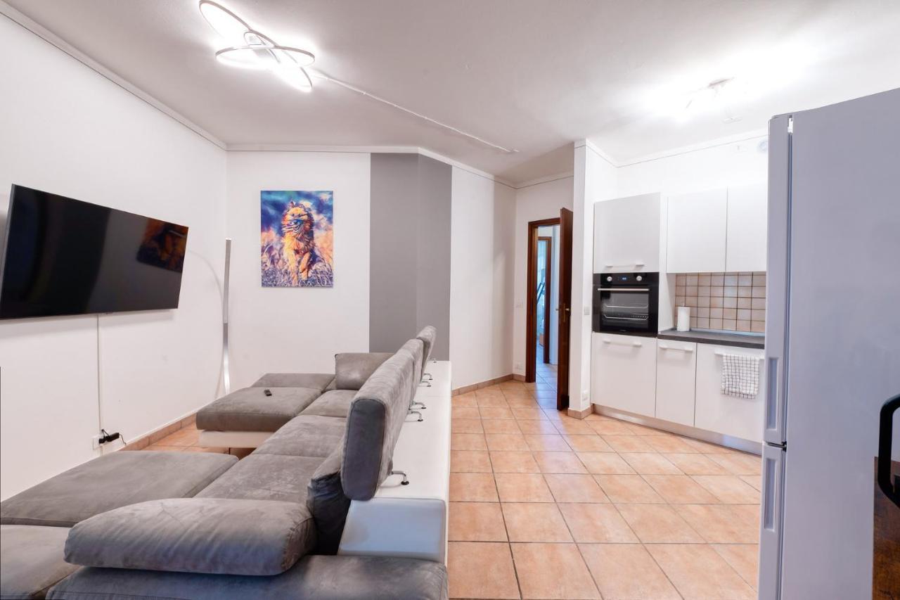 Wolf House - Peschiera Holiday - Jacuzzi Privata بسكييرا ديل غاردا المظهر الخارجي الصورة